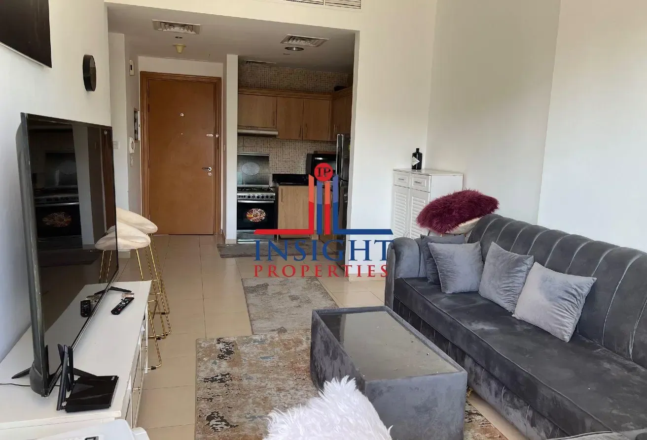 UNFURNISHED | 1 B/R APT | COMMUNITY VIEW