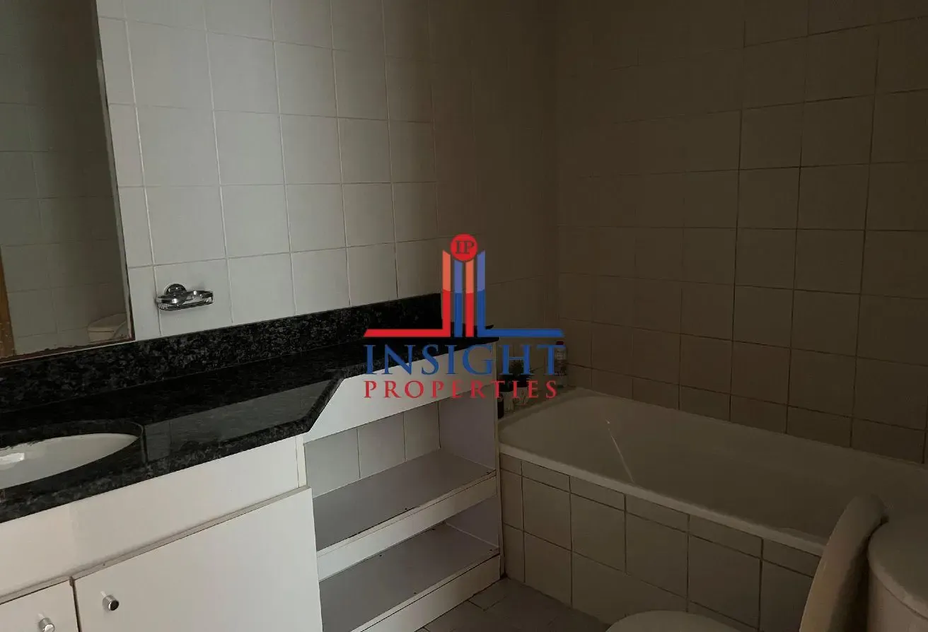 UNFURNISHED | 1 B/R APT | COMMUNITY VIEW