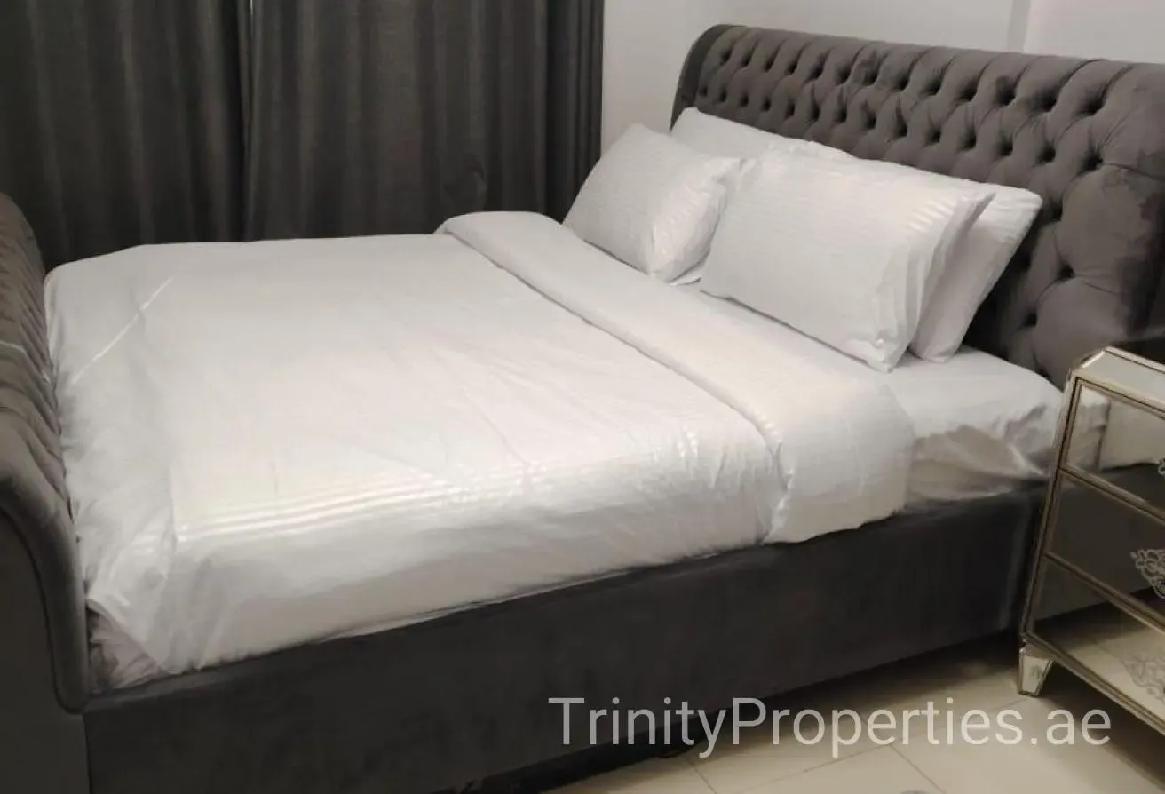 Canal Views | Spacious 1 Bedroom | Furnished