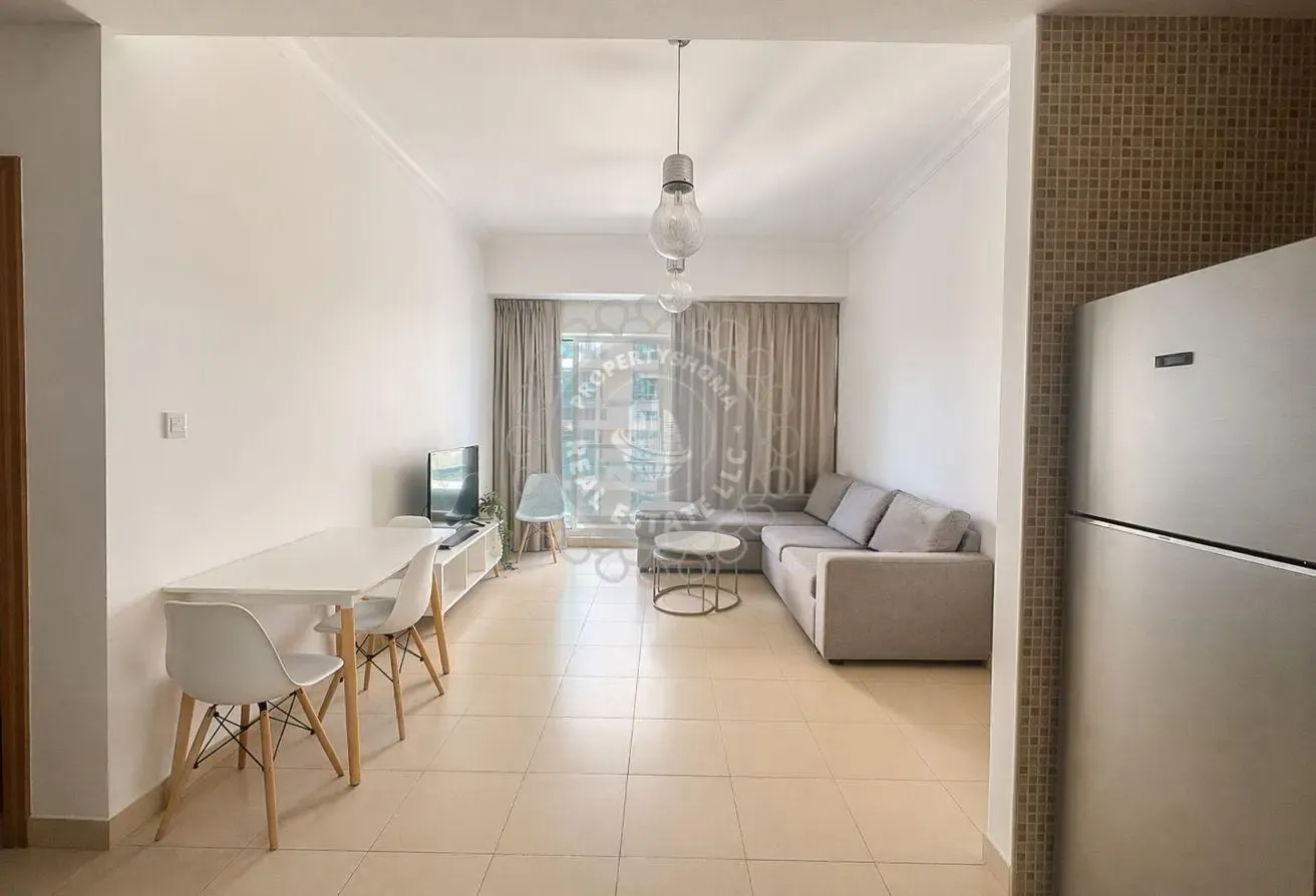 Bright 1BR Apartment | Canal View | Vacant