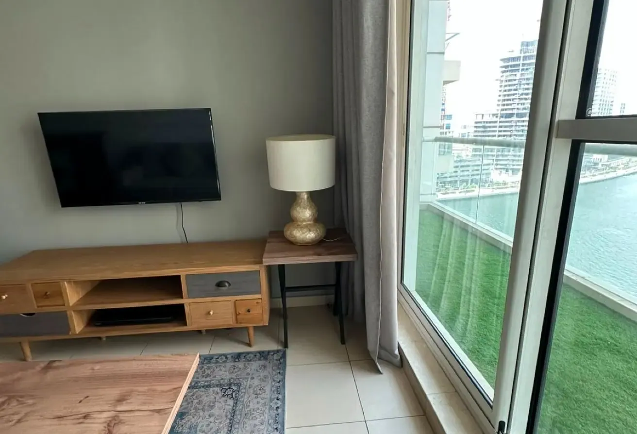 1 BR Apartment in Business Bay with Water View