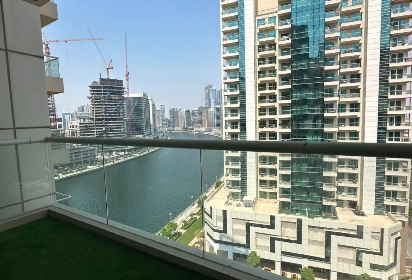 1 BR Apartment in Business Bay with Water View