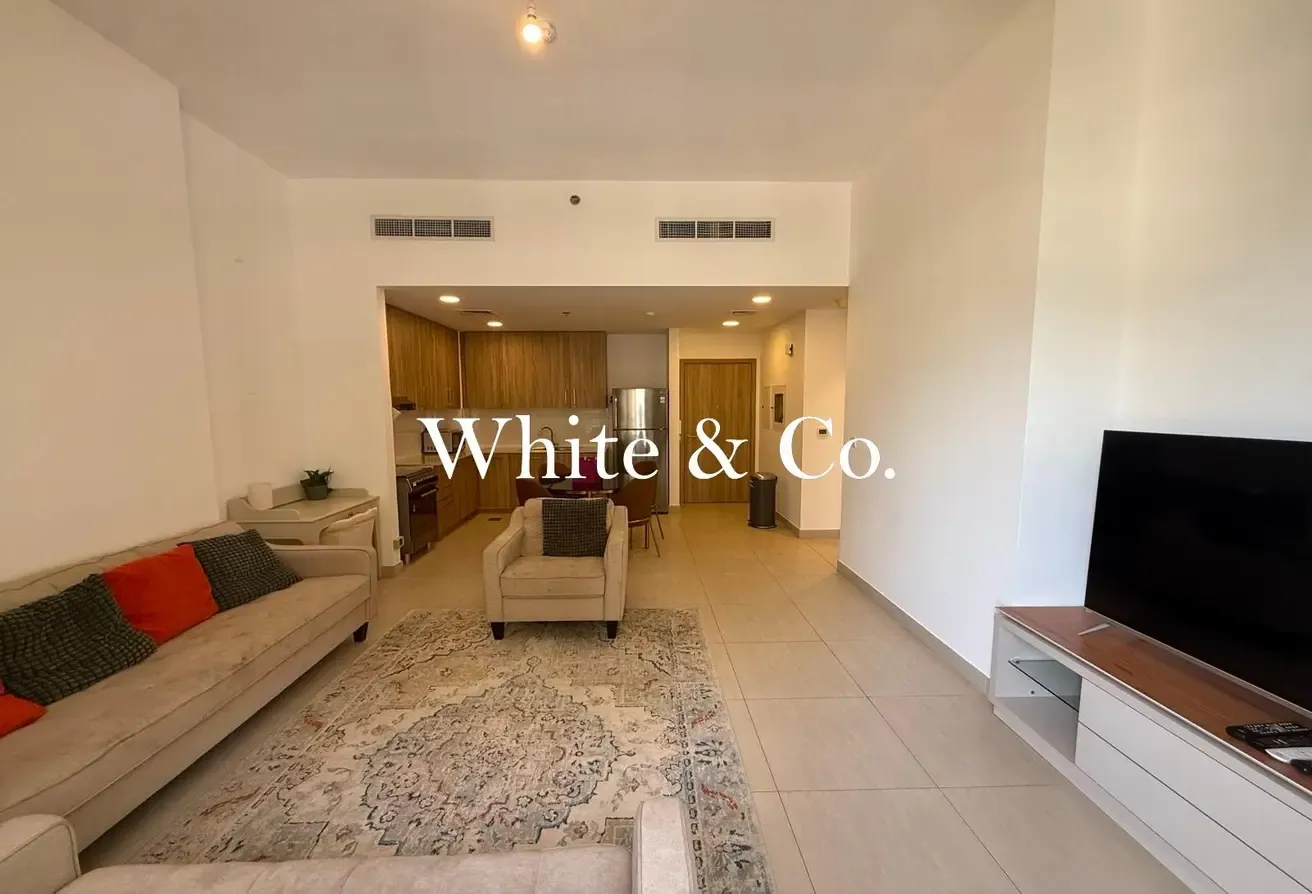 Spacious Unit | Mid Floor | Furnished