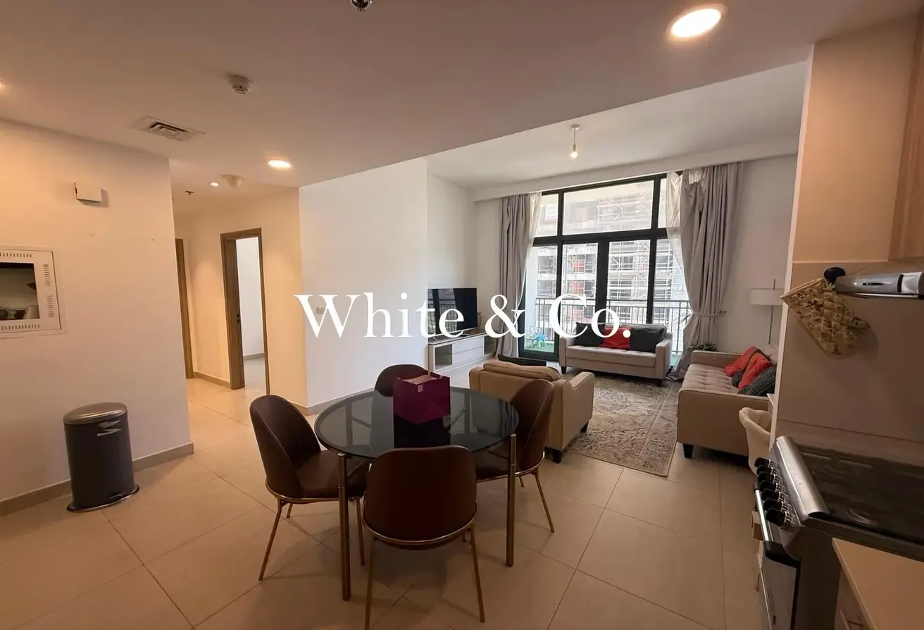 Spacious Unit | Mid Floor |  Furnished