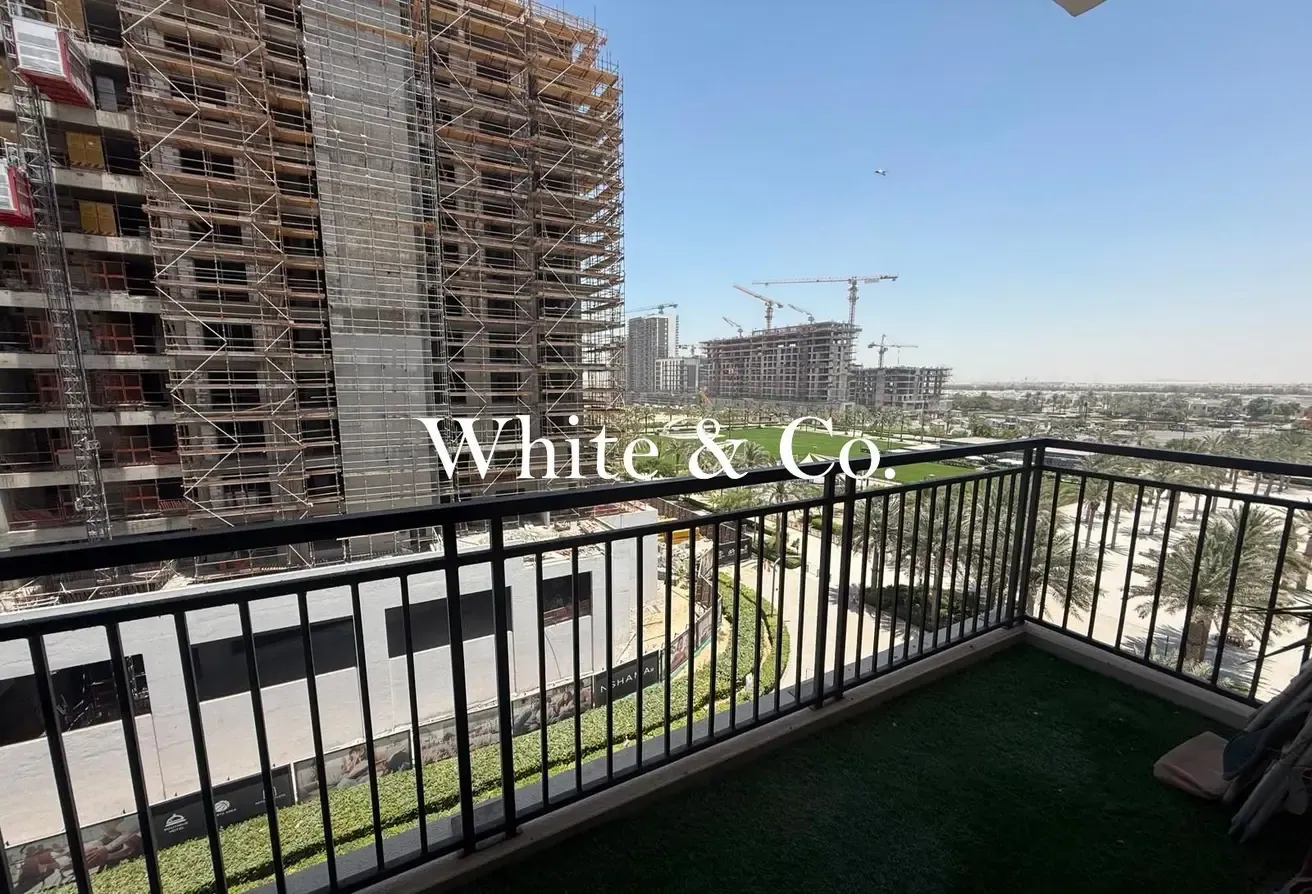 Spacious Unit | Mid Floor |  Furnished