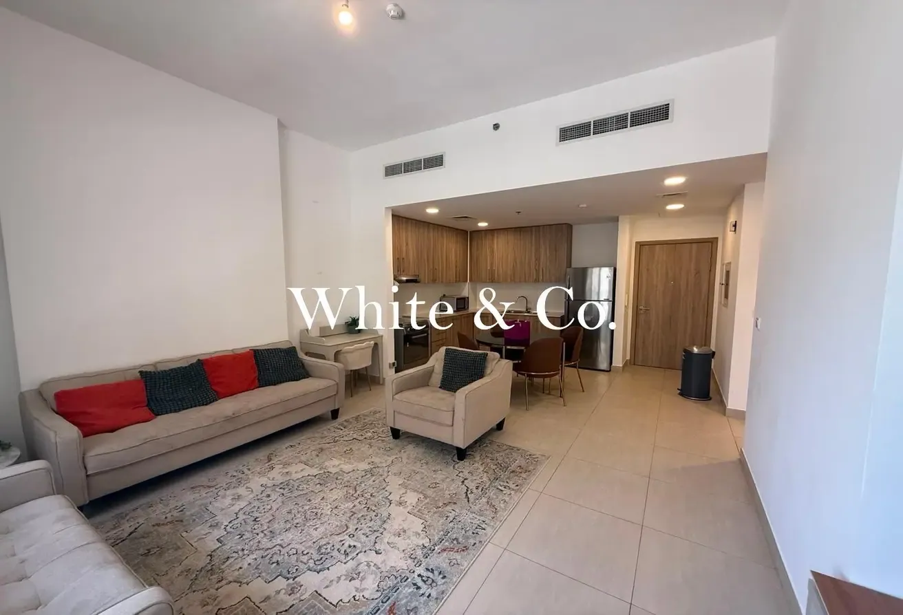 Spacious Unit | Mid Floor |  Furnished