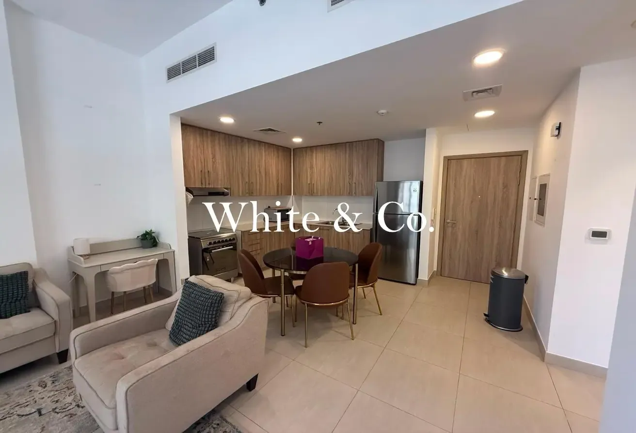Spacious Unit | Mid Floor |  Furnished