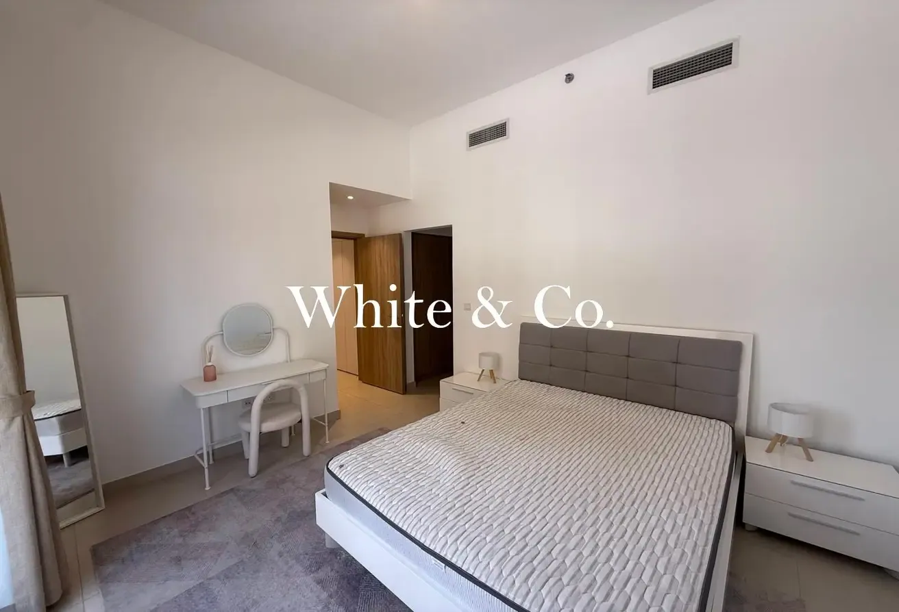 Spacious Unit | Mid Floor |  Furnished