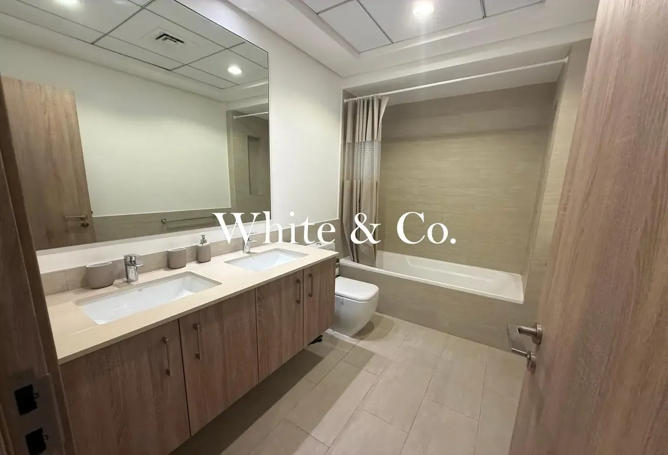 Spacious Unit | Mid Floor |  Furnished