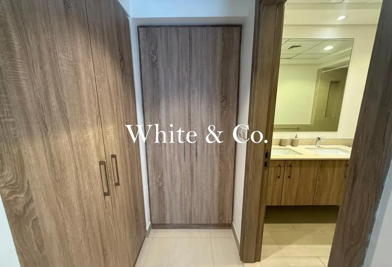Spacious Unit | Mid Floor |  Furnished