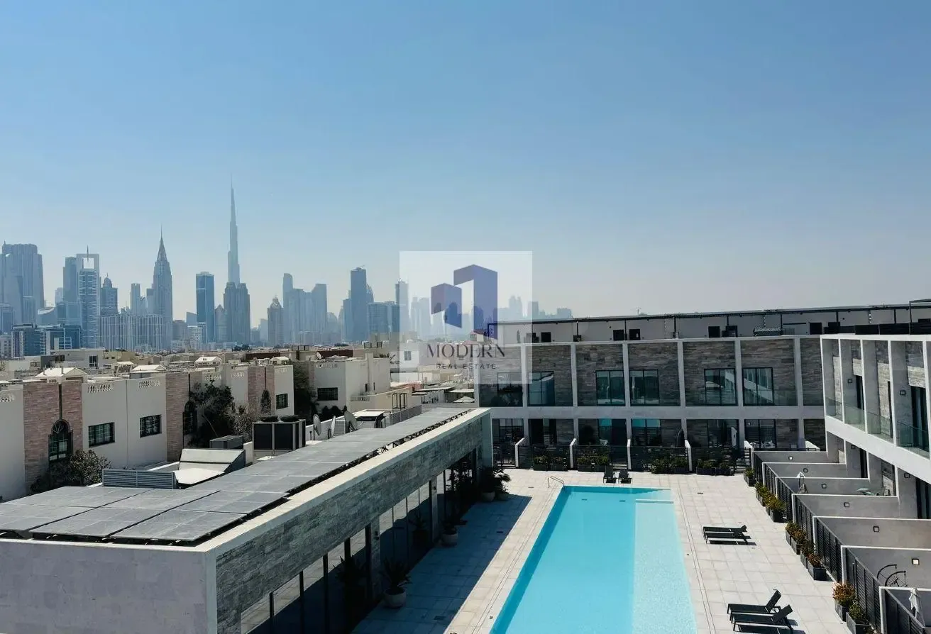POOL-FACED | CONTEMPORARY STYLE | VACANT