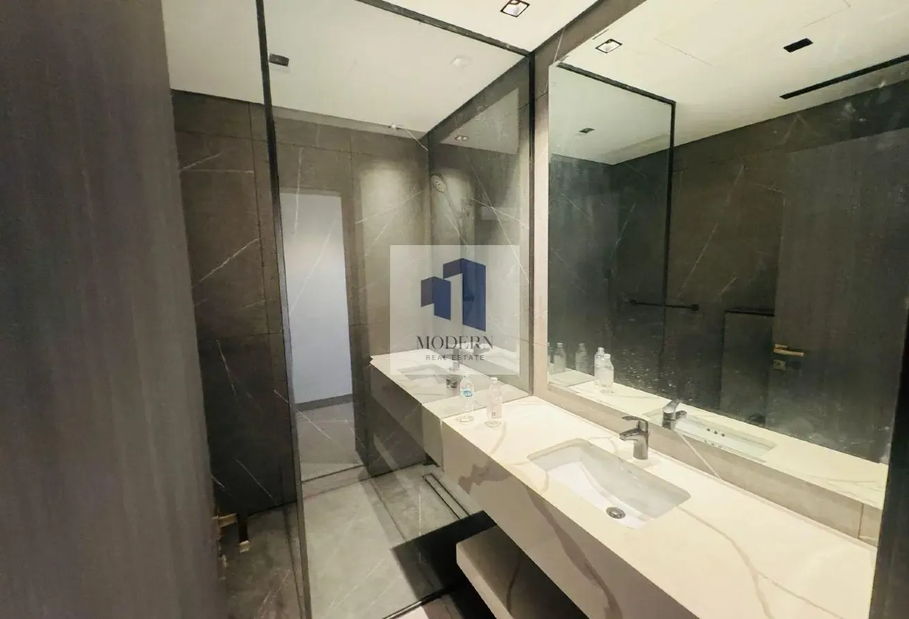 POOL-FACED | CONTEMPORARY STYLE | VACANT