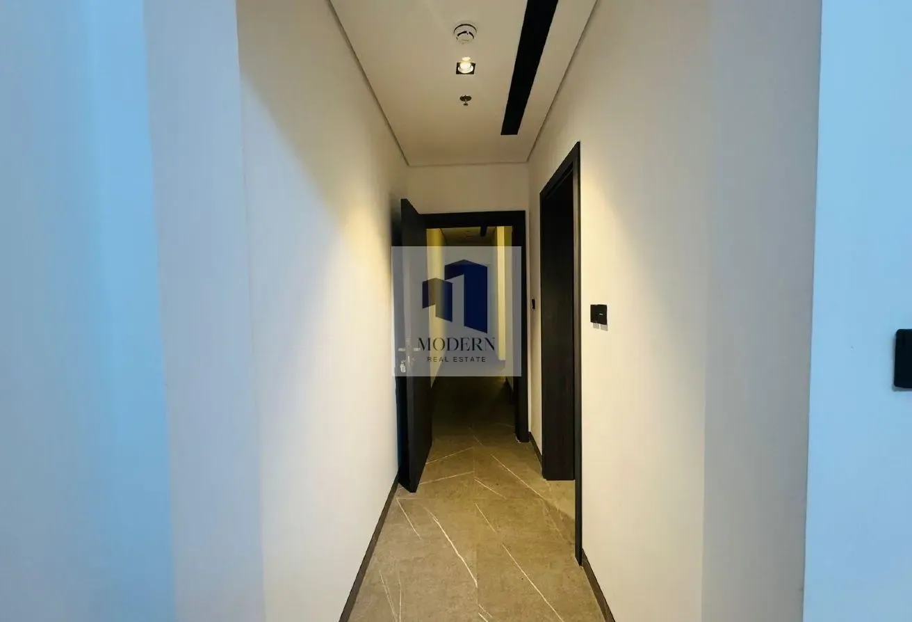 POOL-FACED | CONTEMPORARY STYLE | VACANT