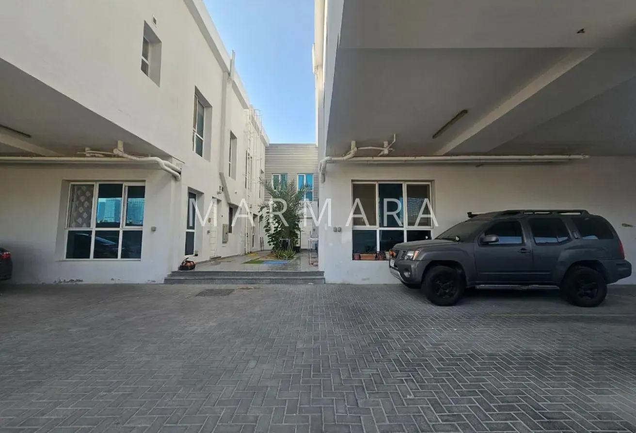Cozy 3BR Gated Townhouse | Well Maintained |Vacant