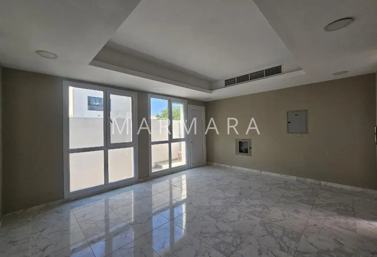 Cozy 3BR Gated Townhouse | Well Maintained |Vacant