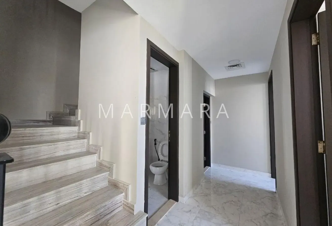 Cozy 3BR Gated Townhouse | Well Maintained |Vacant