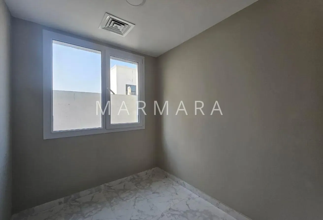 Cozy 3BR Gated Townhouse | Well Maintained |Vacant