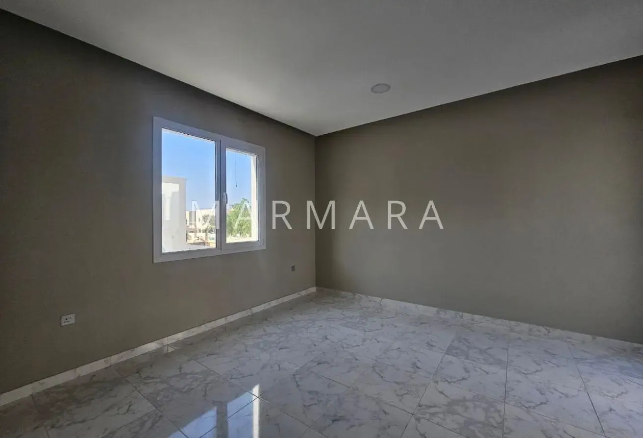 Cozy 3BR Gated Townhouse | Well Maintained |Vacant