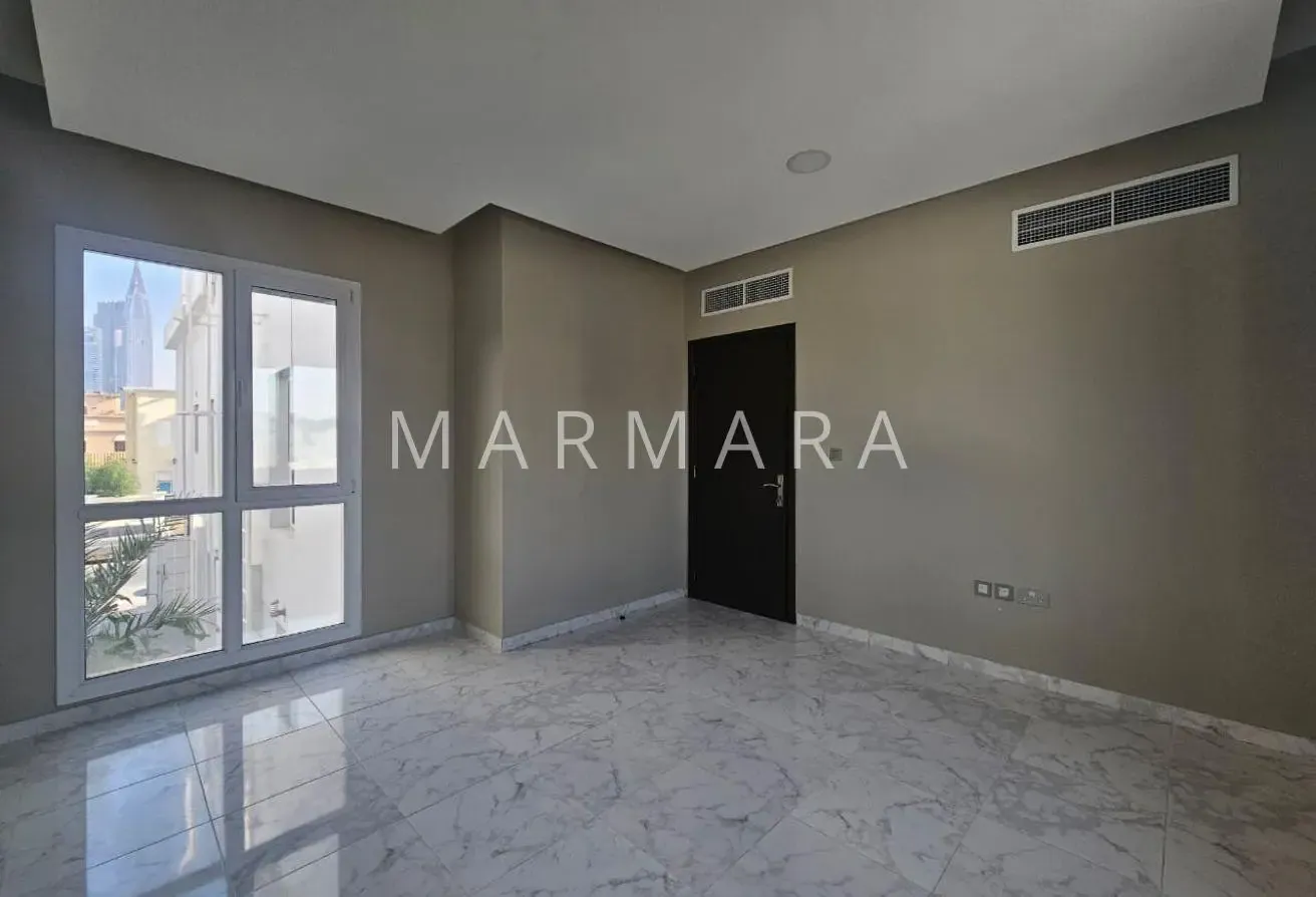 Cozy 3BR Gated Townhouse | Well Maintained |Vacant