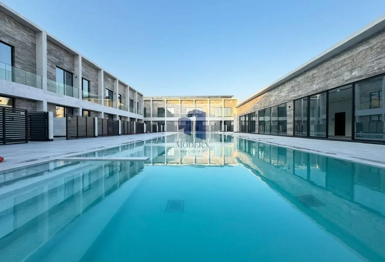 POOL-FACED | CONTEMPORARY STYLE | VACANT