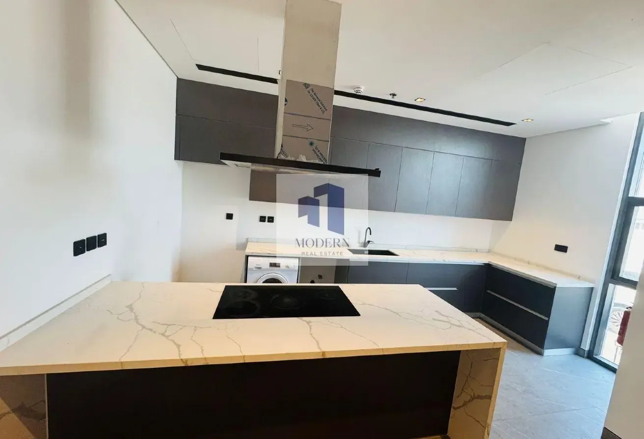 POOL-FACED | CONTEMPORARY STYLE | VACANT