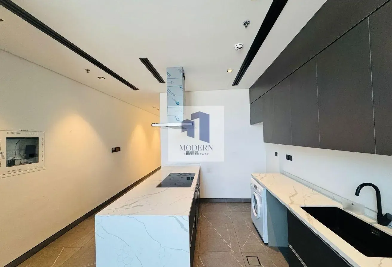 POOL-FACED | CONTEMPORARY STYLE | VACANT