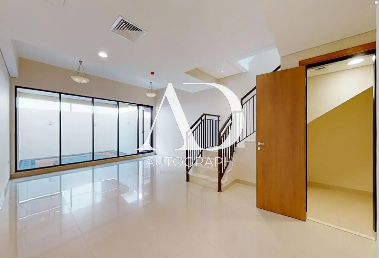 Spacious 3 BR+M Villa Upgraded | Prime Location