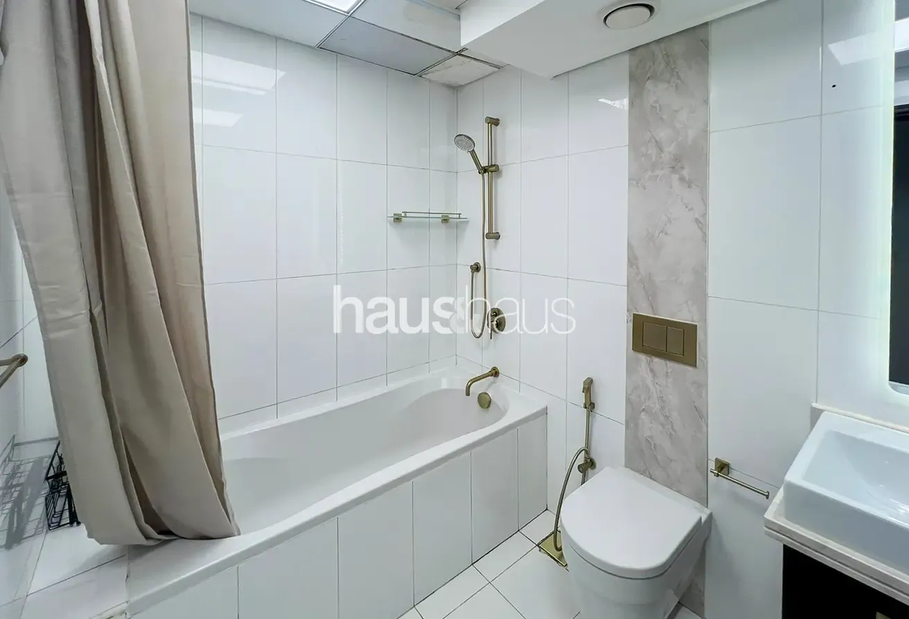 12 Cheques | Beautiful Interior | Spacious Layout