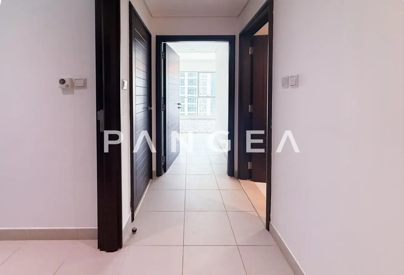 Few minutes to Dubai Mall | Chiller FREE | Balcony