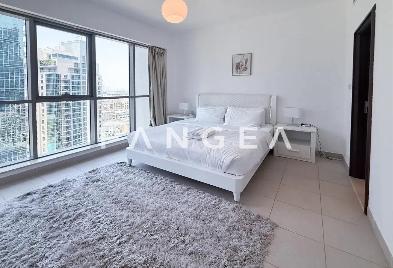 Few minutes to Dubai Mall | Chiller FREE | Balcony