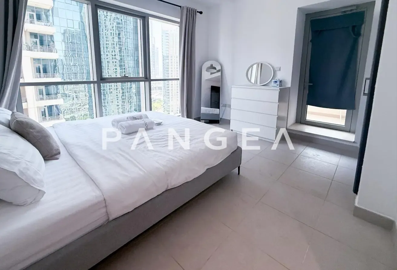 Few minutes to Dubai Mall | Chiller FREE | Balcony