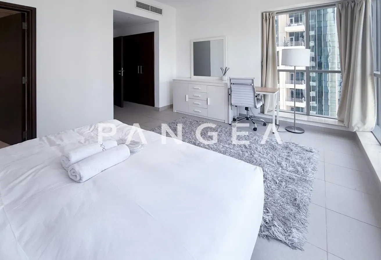 Few minutes to Dubai Mall | Chiller FREE | Balcony