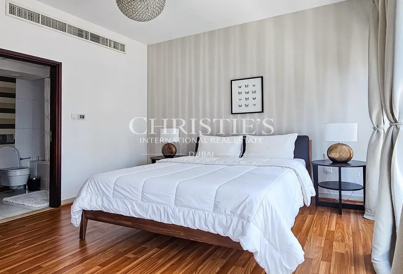 Large 1 BR in BLVD CENTRAL I Furnished I 6 cheques