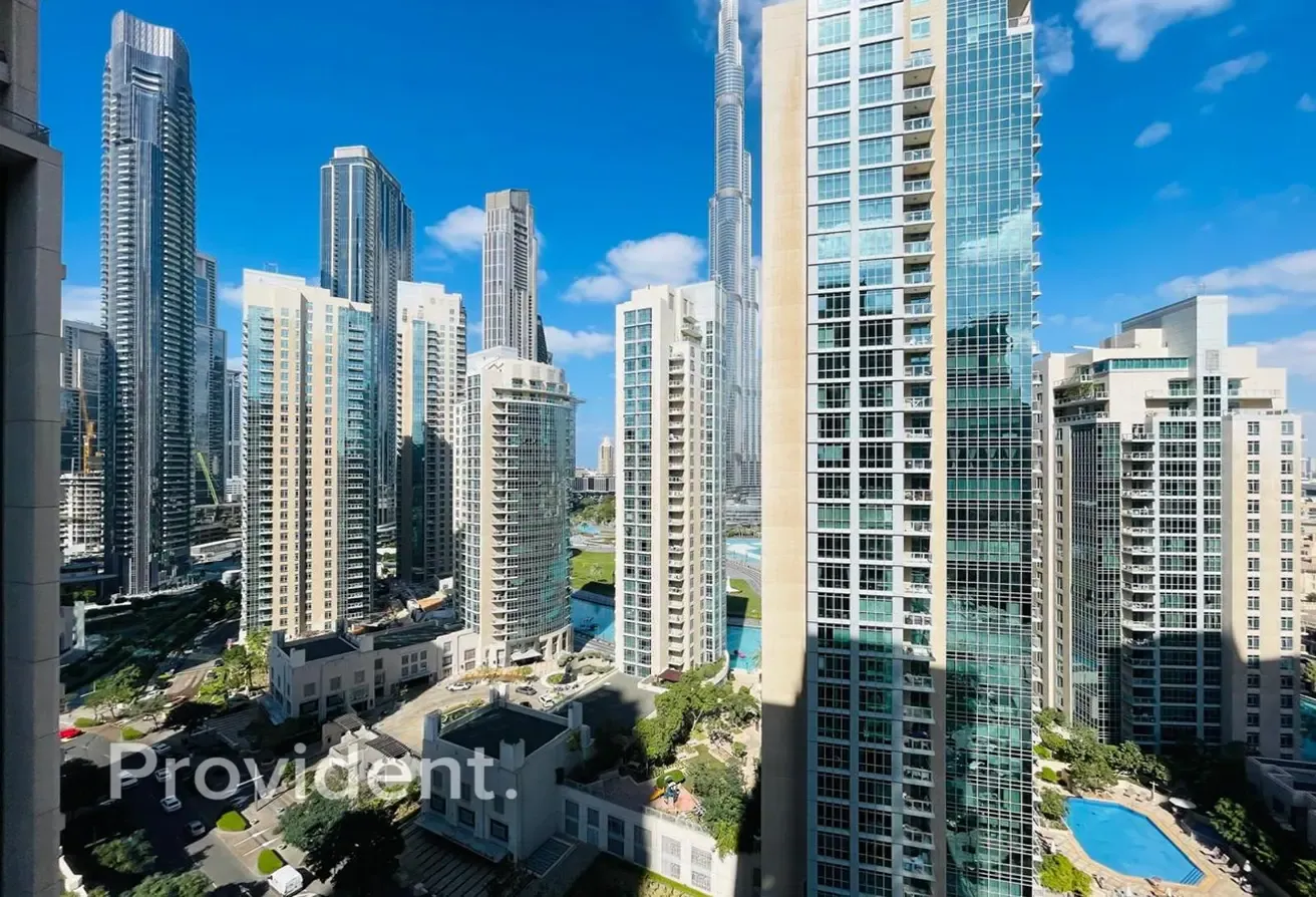 High Floor | Bright Unit | Fully Furnished