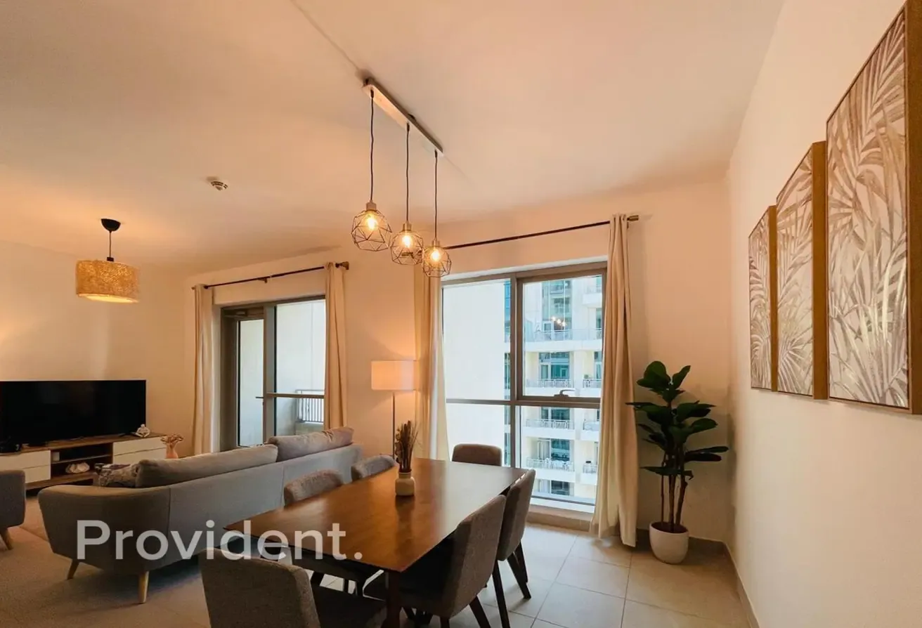 High Floor | Bright Unit | Fully Furnished