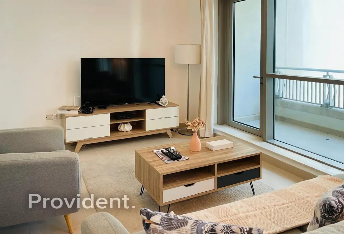 High Floor | Bright Unit | Fully Furnished