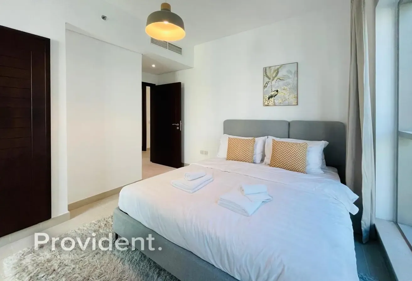 High Floor | Bright Unit | Fully Furnished