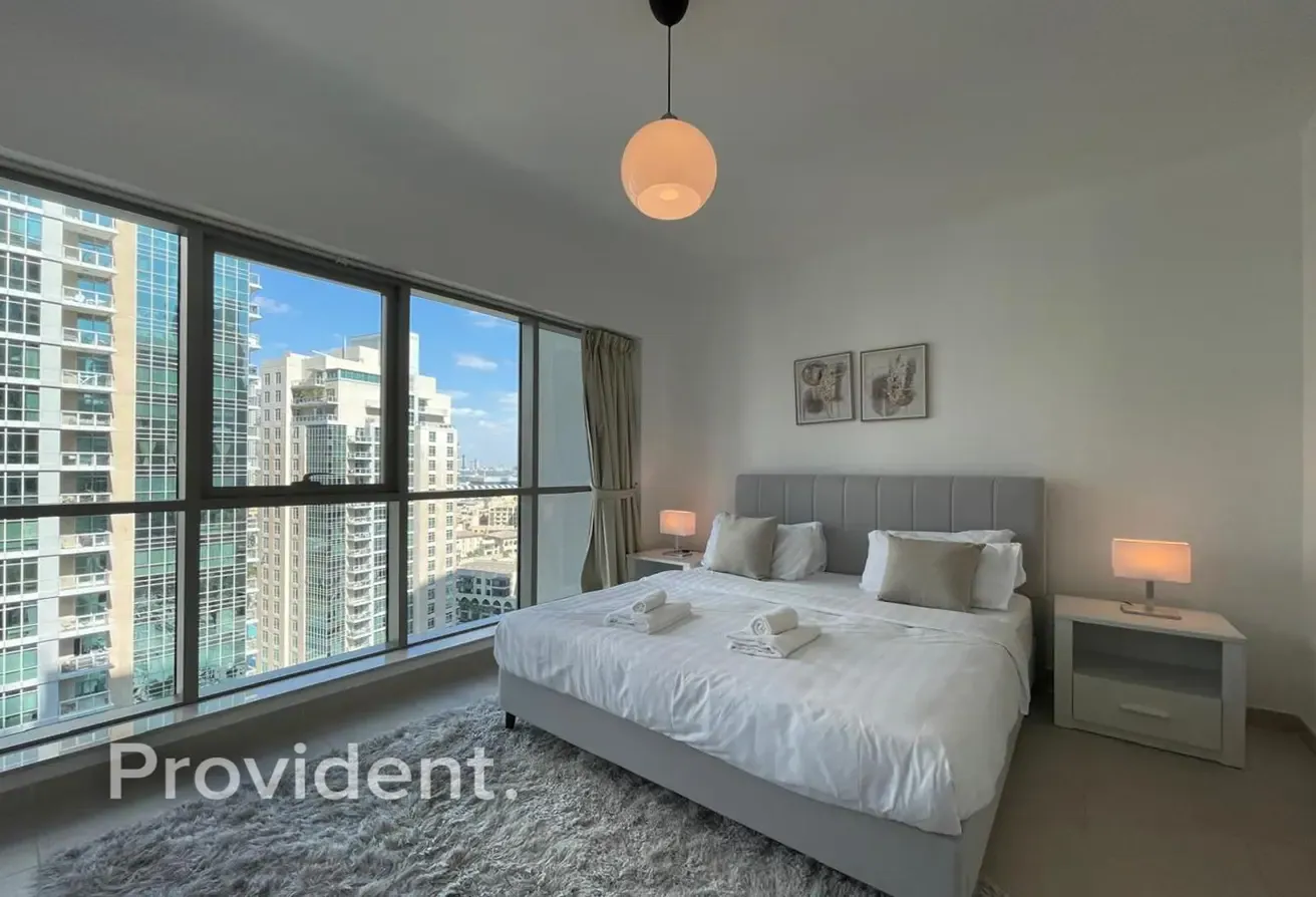 High Floor | Bright Unit | Fully Furnished