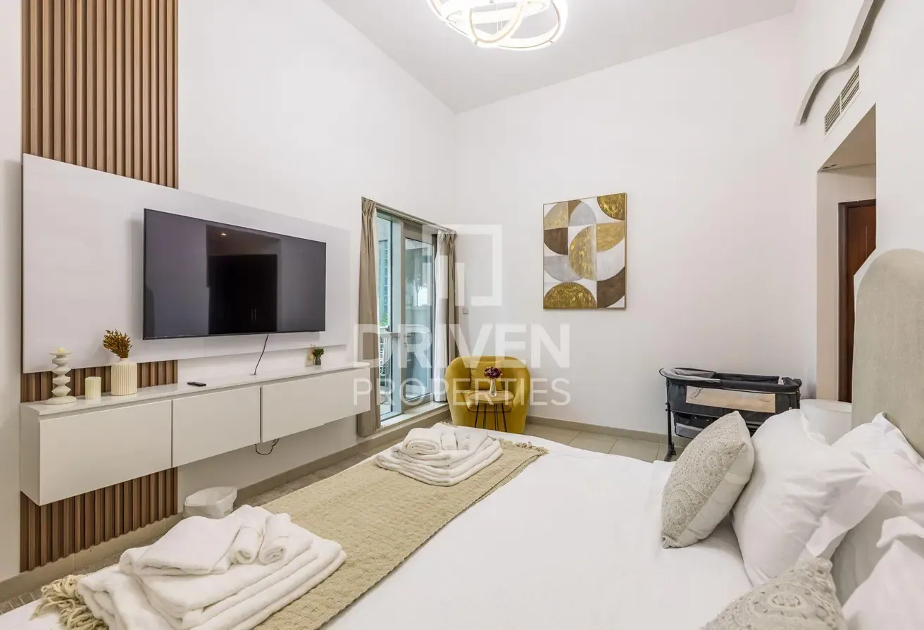 Fully Furnished | Burj View | High Ceilings