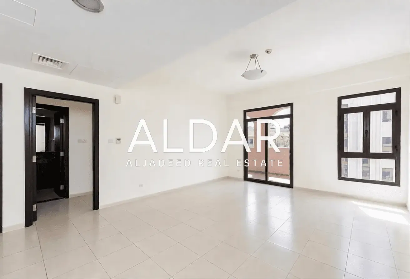Upgraded Unit | Pool View | Vacant | Near Mall