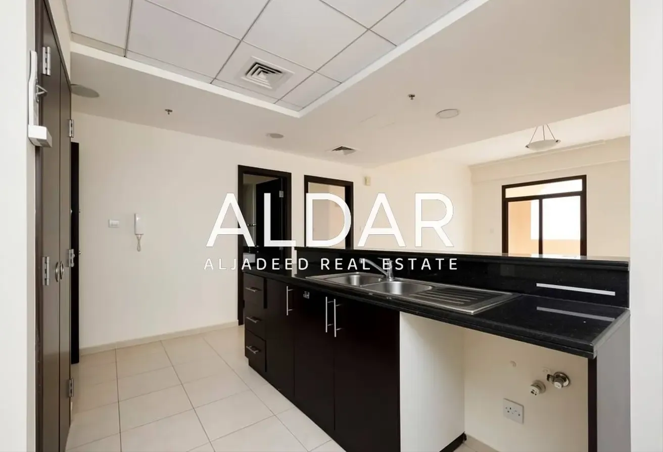 Upgraded Unit | Pool View | Vacant | Near Mall