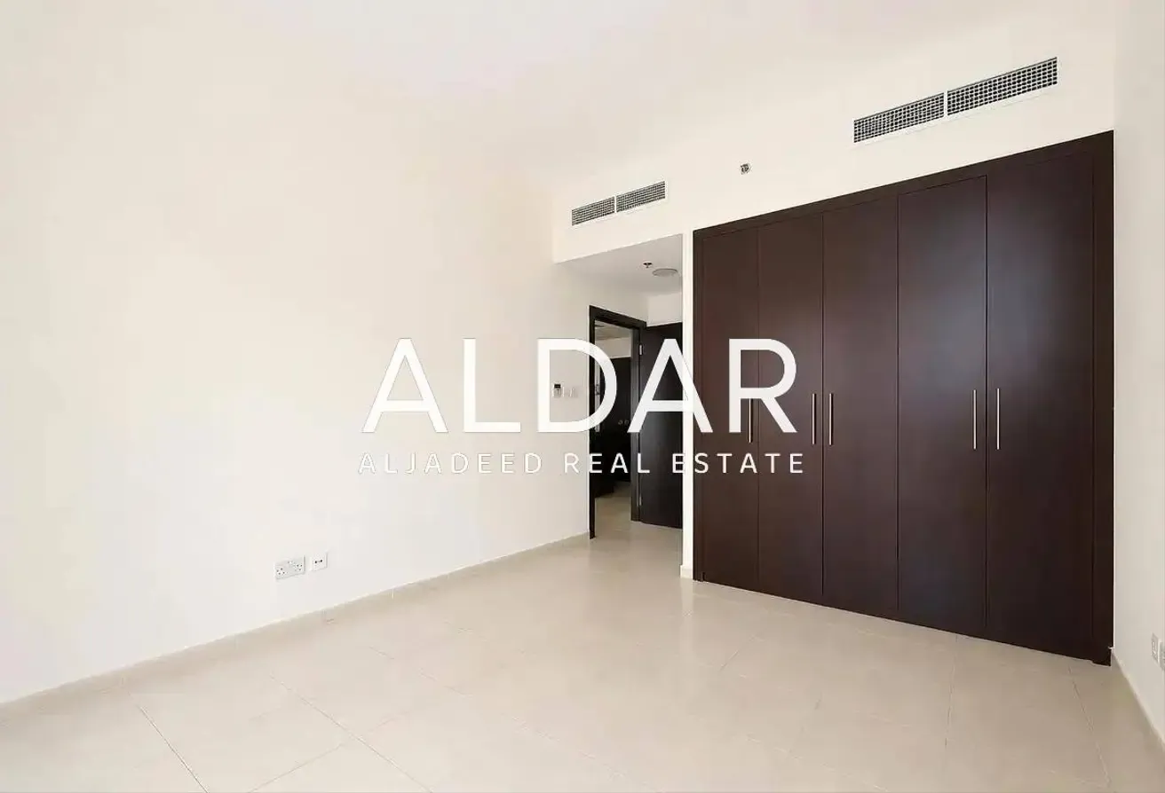 Upgraded Unit | Pool View | Vacant | Near Mall