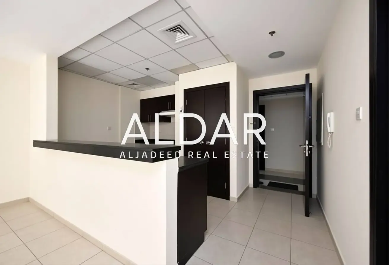 Upgraded Unit | Pool View | Vacant | Near Mall