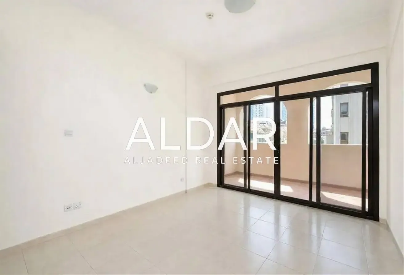 Bright Unit | Big Layout | Near To Mall | Vacant