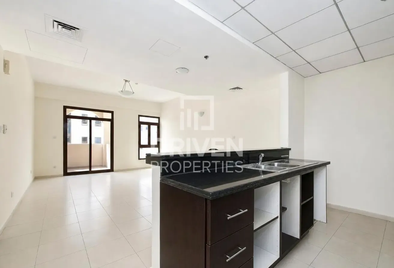 Huge Layout | Laundry Space | Close To Circle Mall