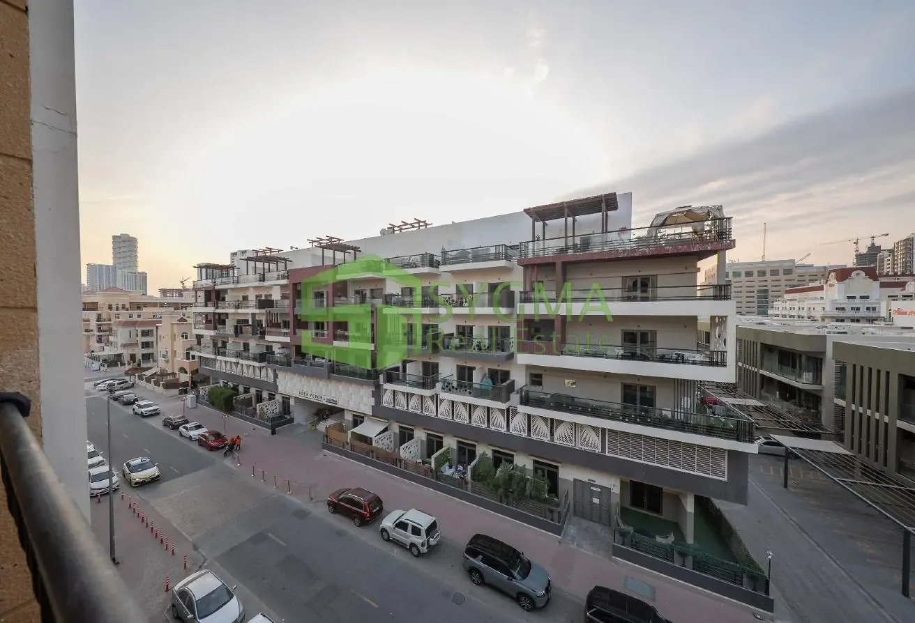 1 Bedroom Duplex | 12 Chqs | Pool Access