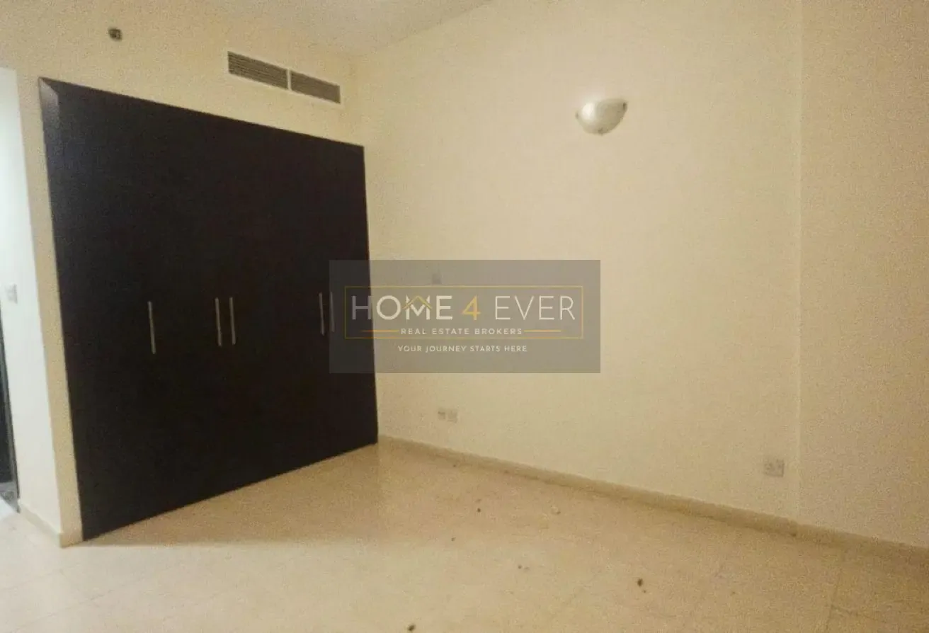 Spacious 1BR Apartment | Vacant | Balcony