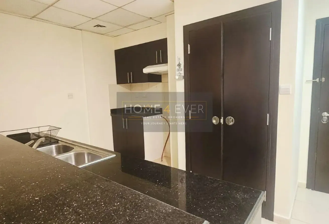 Spacious 1BR Apartment | Vacant | Balcony