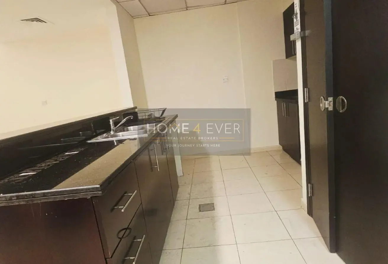 Spacious 1BR Apartment | Vacant | Balcony