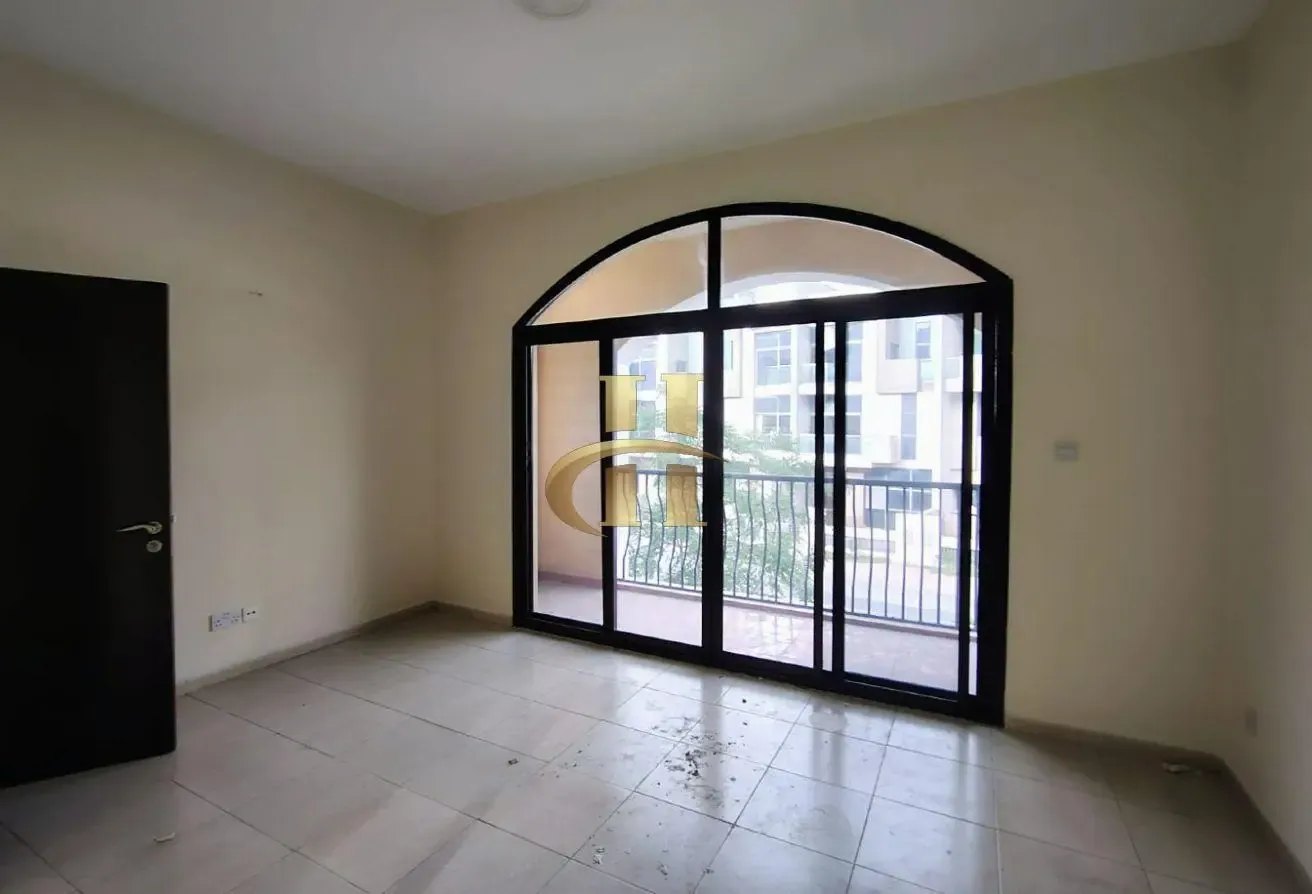Hot offer | Spacious | 3 Parkings | Ready to move